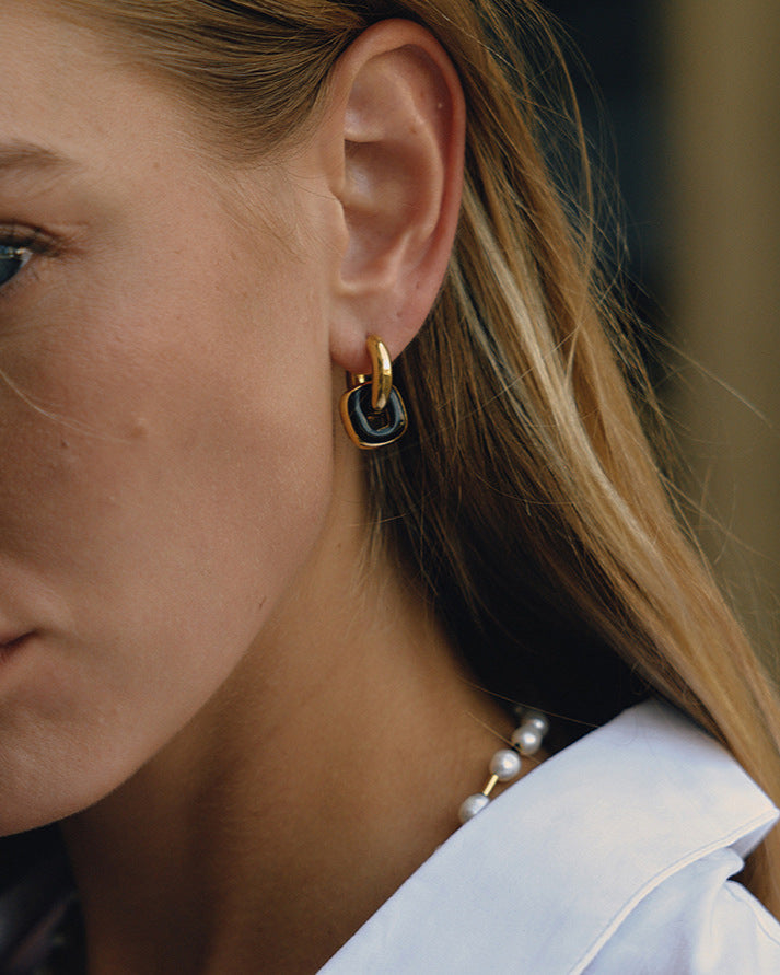 Bold Link Enamel Hoop Earrings – Black