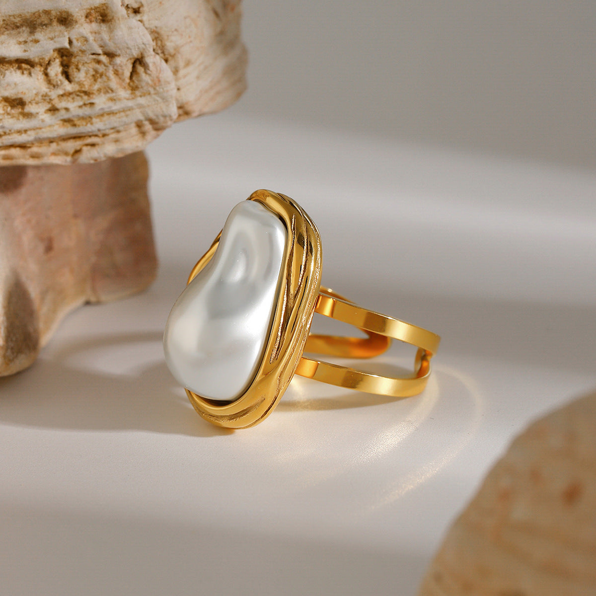 Lunar Flow Pearl Ring - Golden