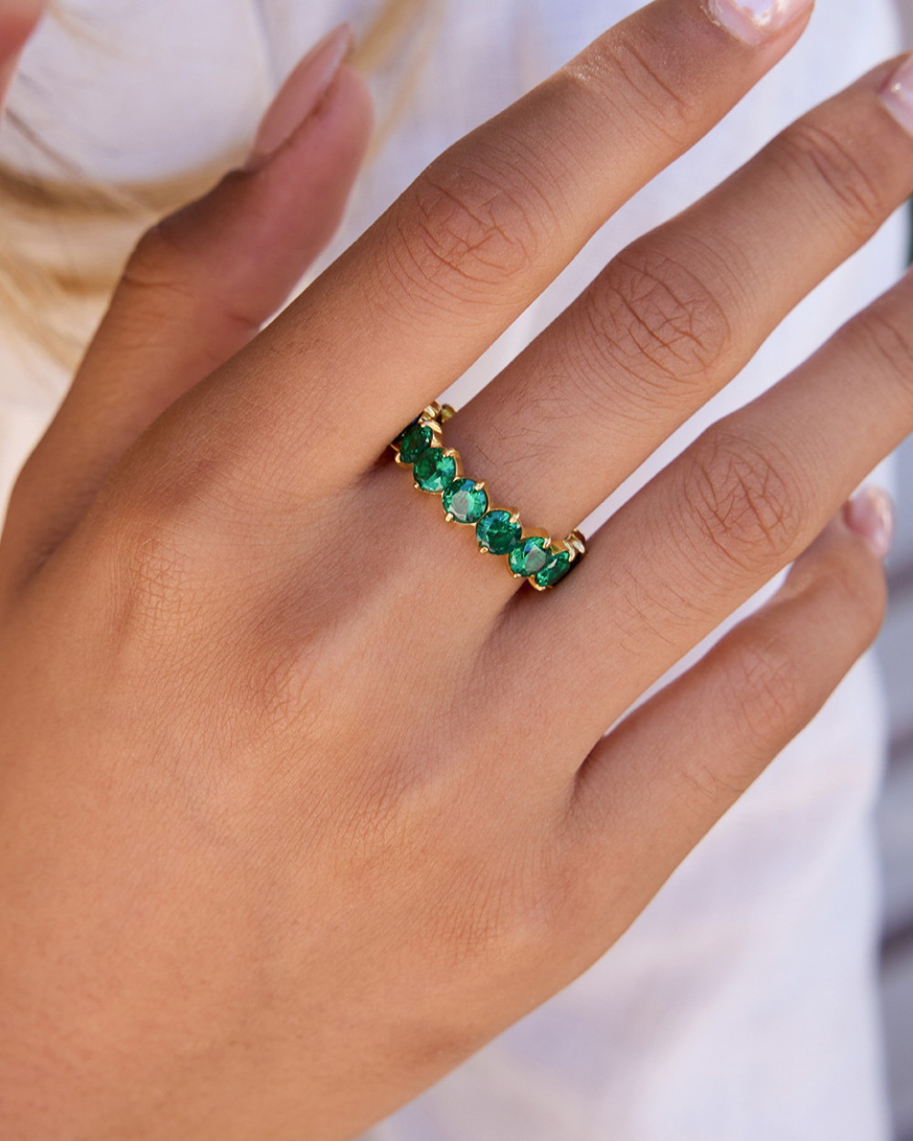 Radiant Eternity Ring – Emerald Glow