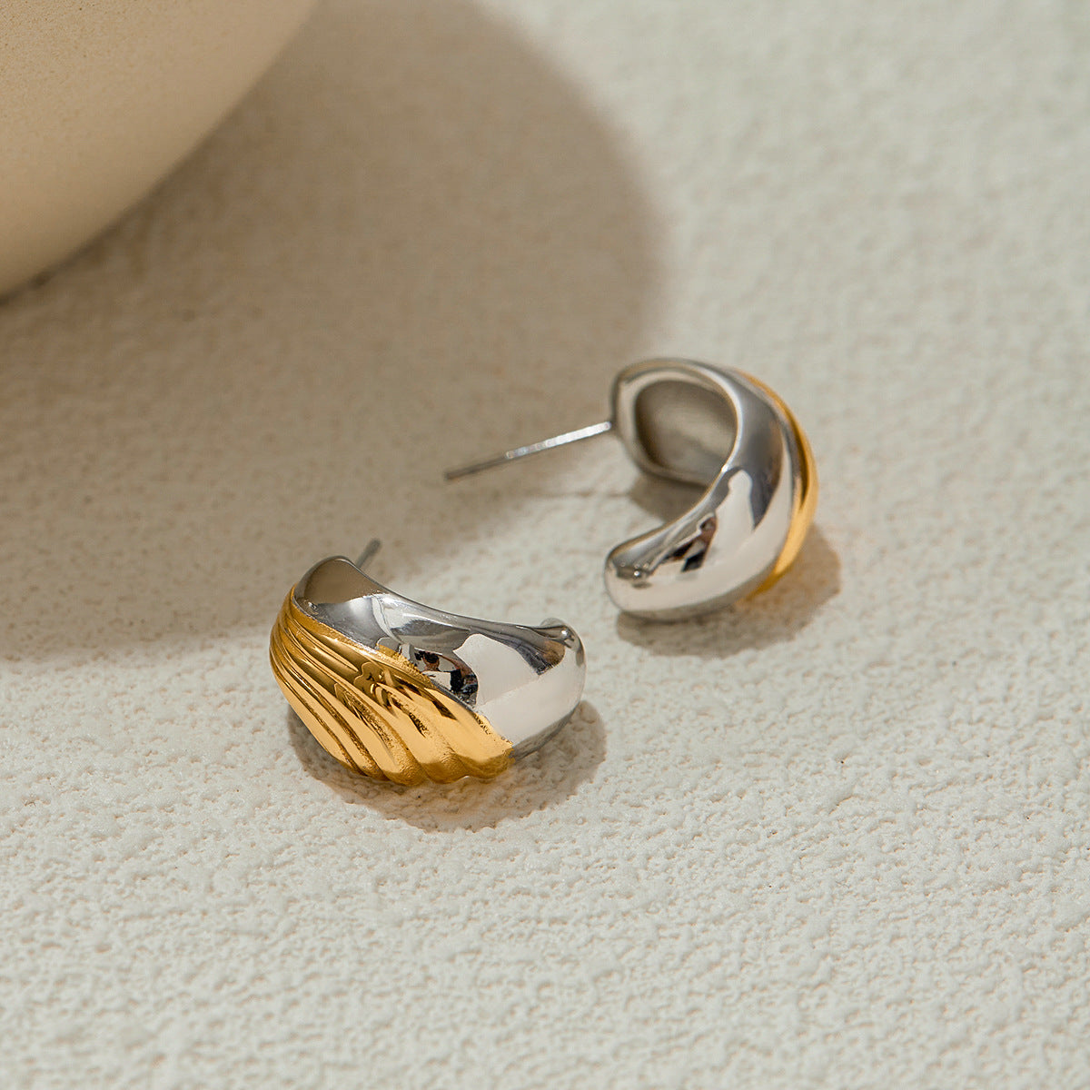 Two-tone ripple texture earrings with glossy finish