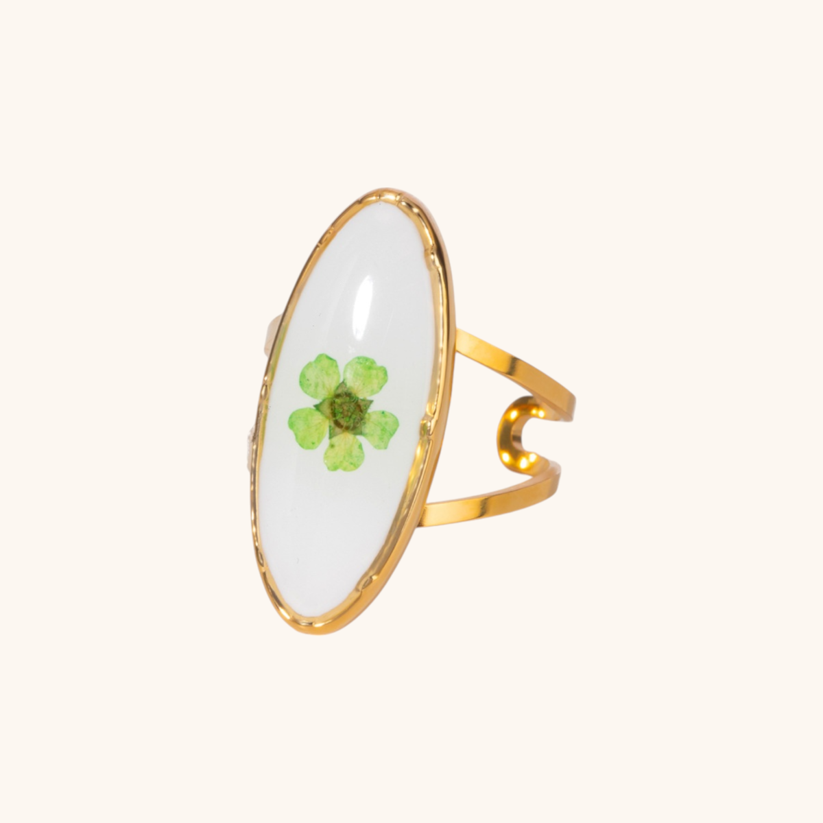 Lucky four-leaf clover set in a square resin gold frame ring