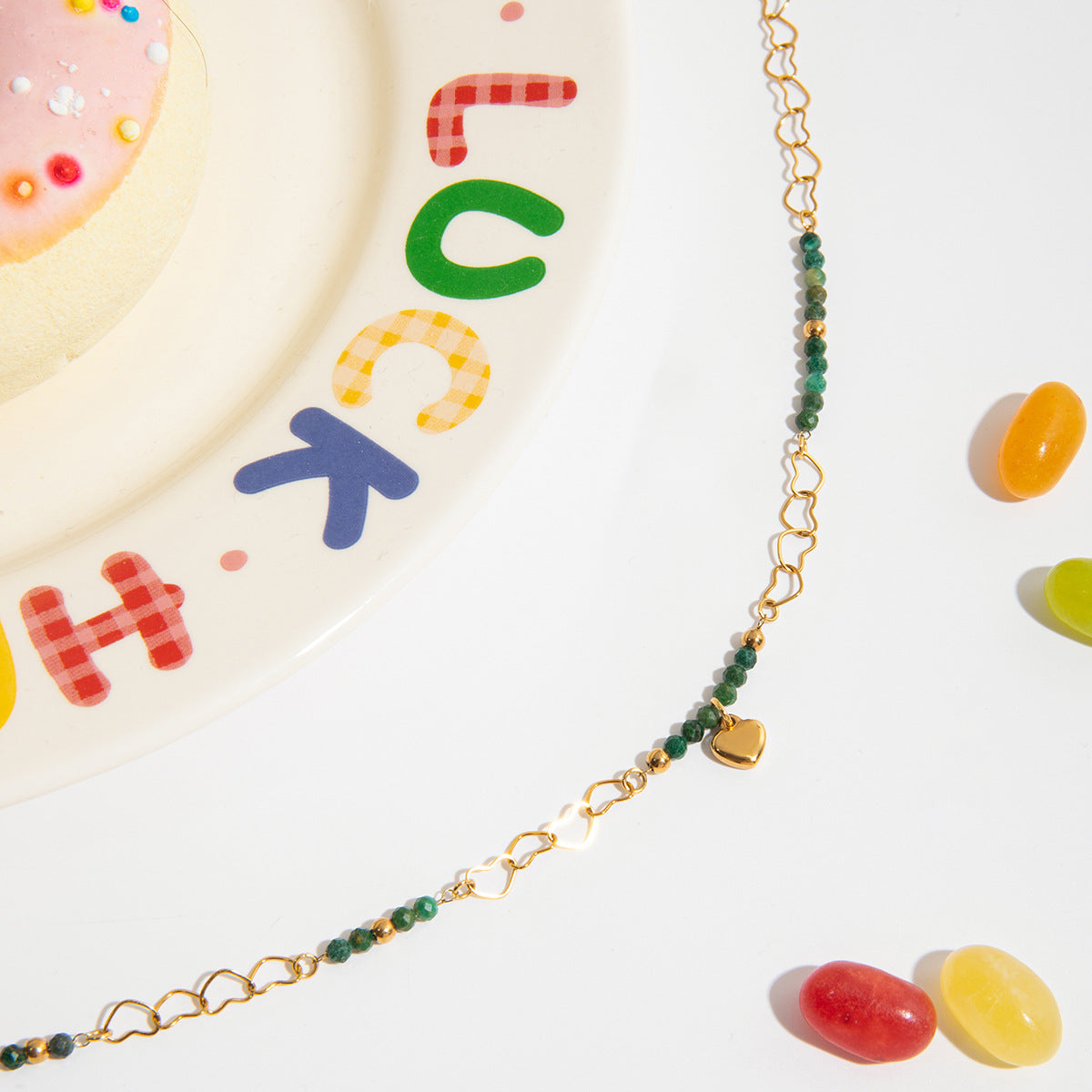 Summer choker necklace with delicate heart pendant and gemstone beads
