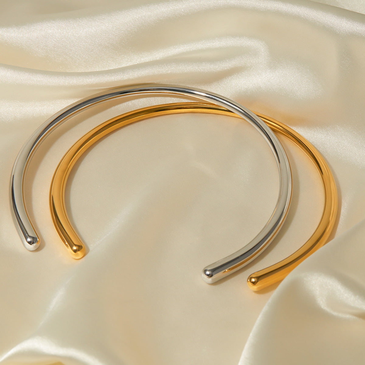 Sculptural gold open choker with rounded ends, contemporary jewelry
