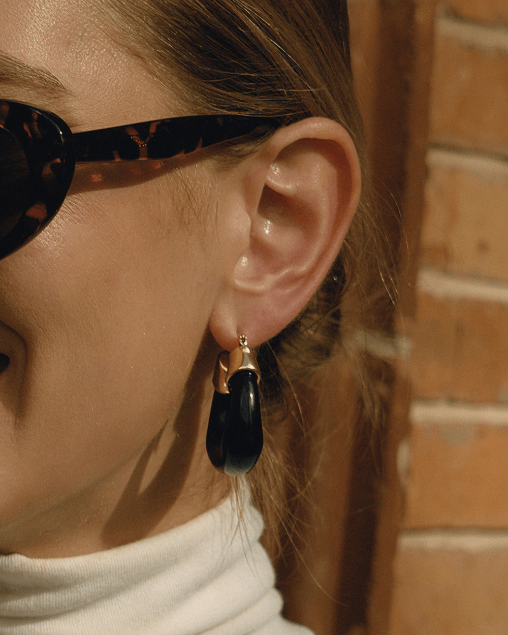 Aurora Curve Earrings – Black - mifjewelry