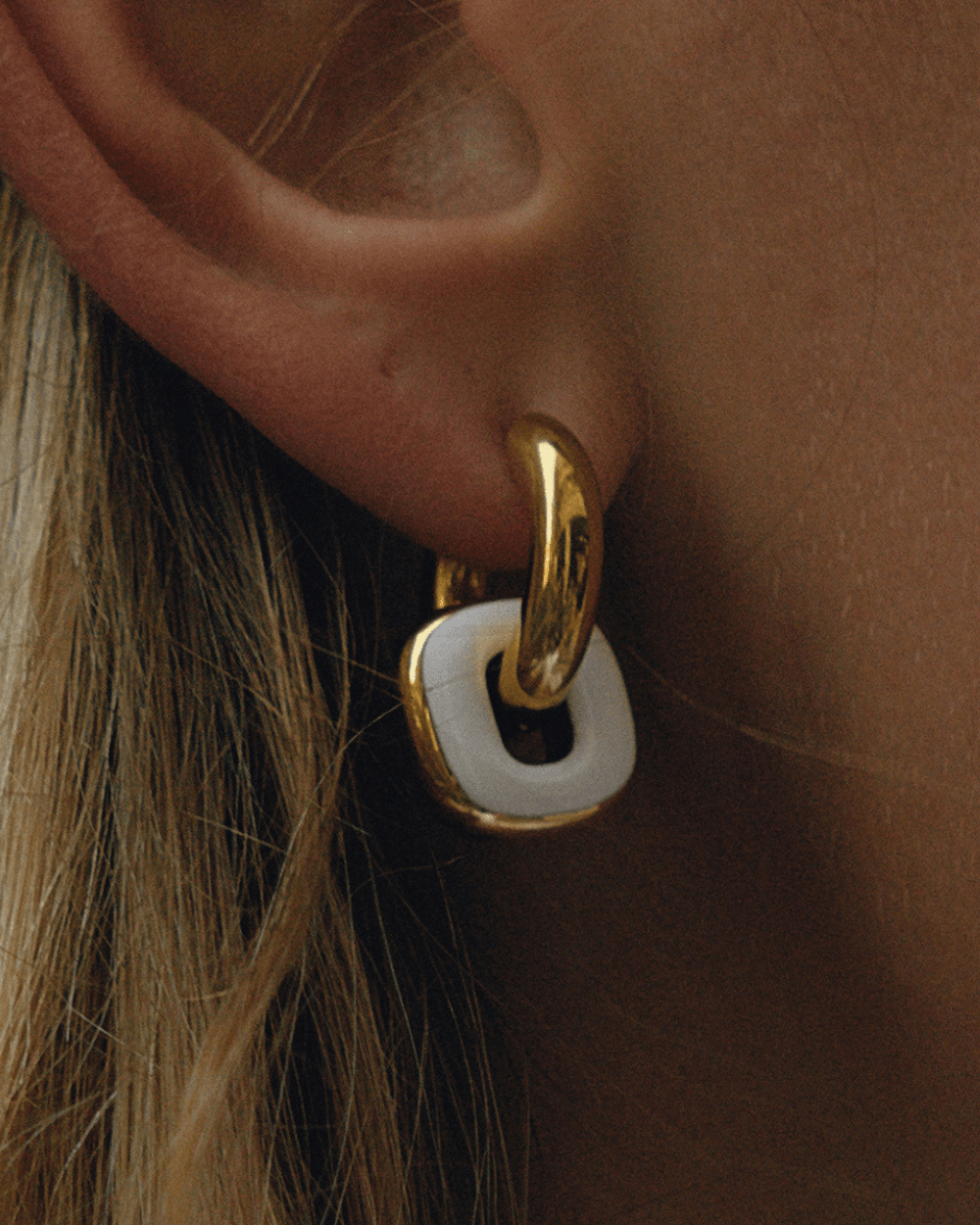 Bold Link Enamel Hoop Earrings – White - mifjewelry