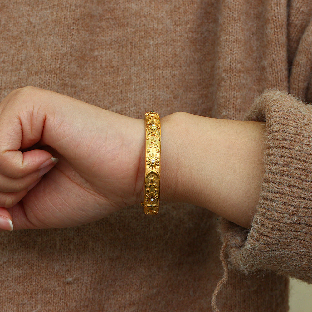 Solaris Crest Cuff
