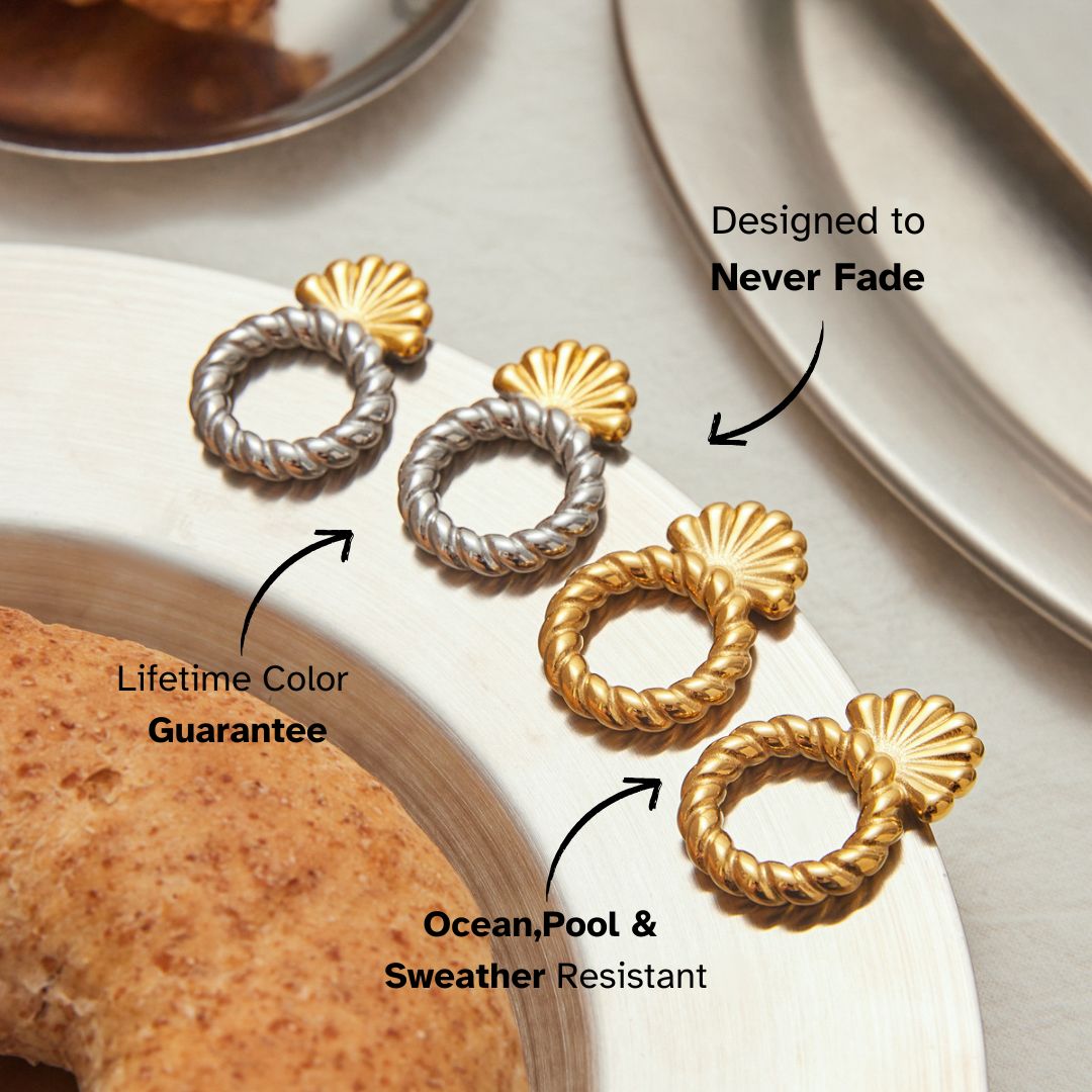 Shell Crest Knot Studs - Golden