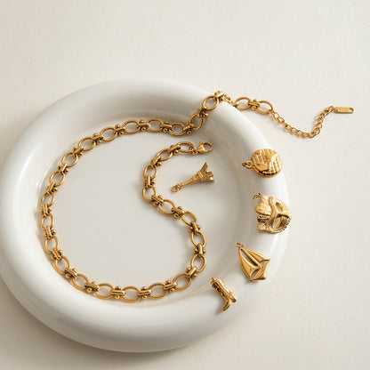 Golden Tide Oval Link Necklace