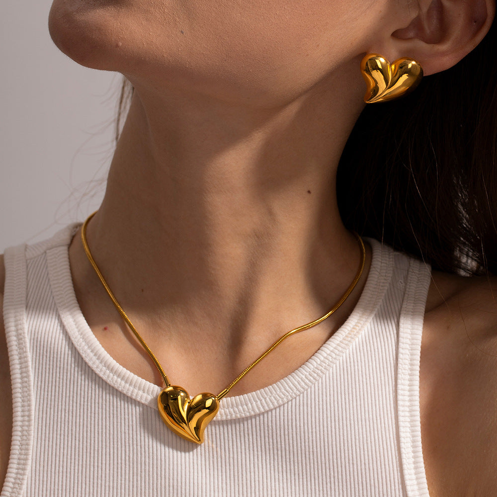 Amoura Bold Heart Necklace
