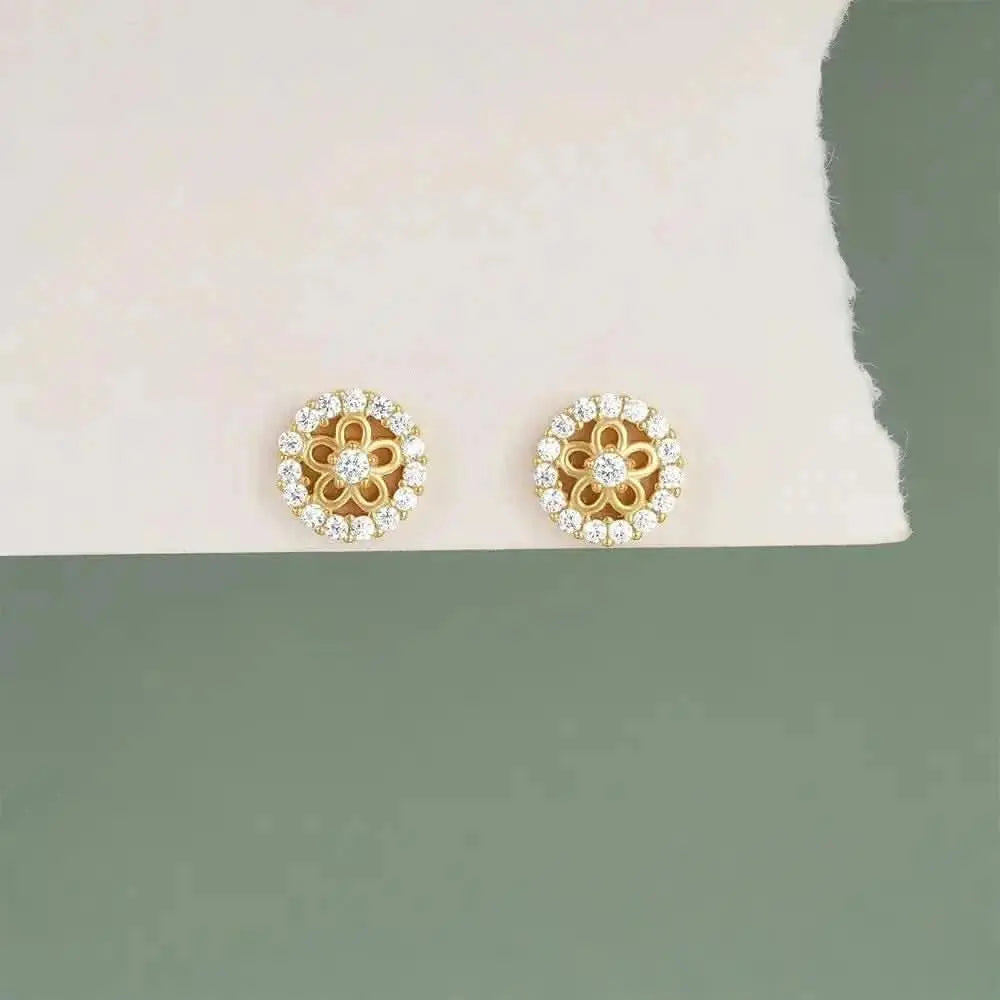 Add a touch of sophistication with these dainty gold flower earrings.