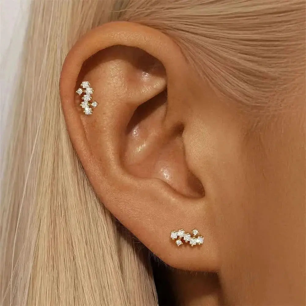 Boucles d'oreilles à tige carrées irrégulières en zircon
