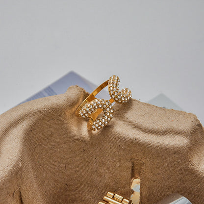 Duo Curve Pave ring catching sunlight by poolside for daytime glam.