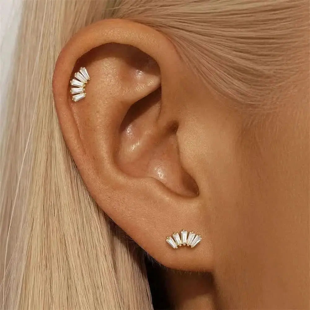 Boucles d'oreilles à tige en forme d'éventail avec zircone baguette