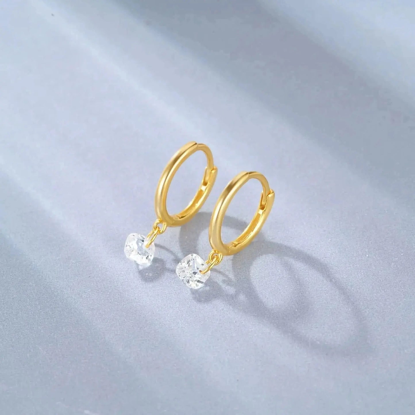 Boucles d'oreilles créoles pendantes en zircone