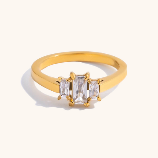 Elegant gold ring with emerald-cut and baguette stones