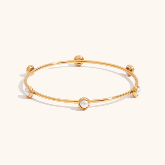 Elegant thin gold bracelet featuring freshwater pearls
