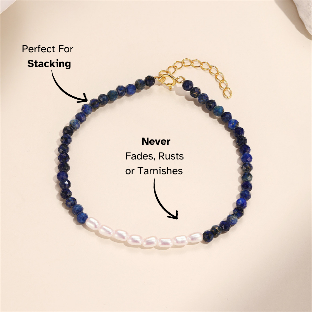 Handcrafted lapis lazuli and pearl bracelet with gold chain, elegant and modern design.