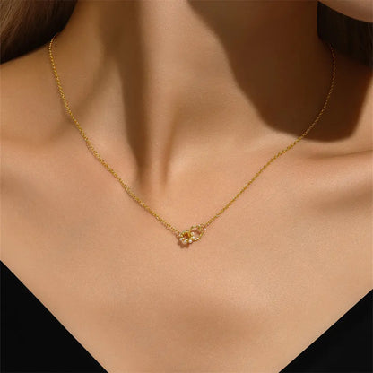 Close-up of a woman wearing a gold necklace with a double-circle pearl pendant, highlighting its minimalist and sophisticated design.