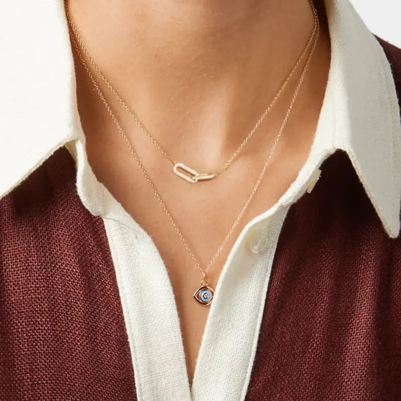 Model wearing a 925 sterling silver necklace with a zircon-studded link, designed for elegance and sophistication.