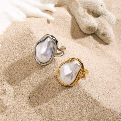 Lunar Flow Pearl Ring - Golden
