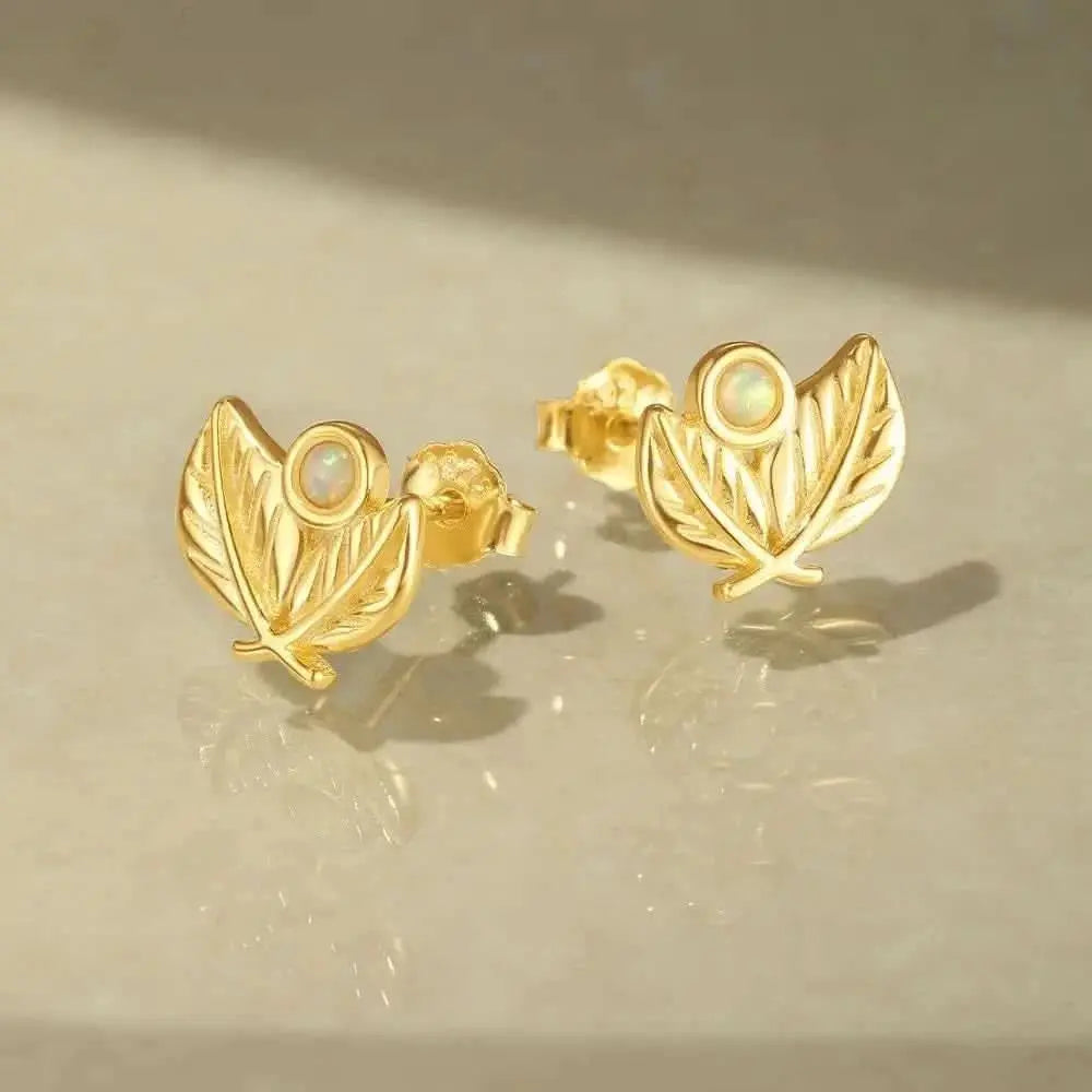 Boucles d'oreilles à tige en feuille et opale