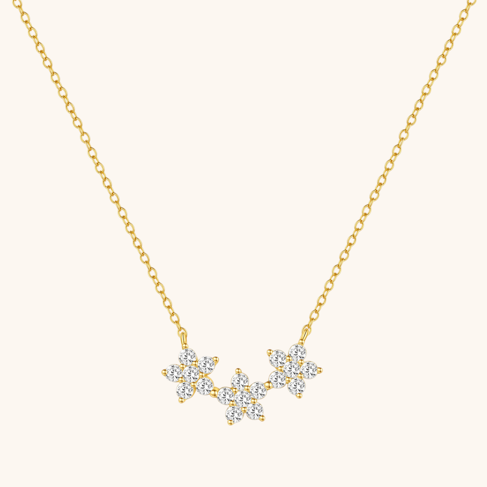 Collier avec pendentif triple fleur