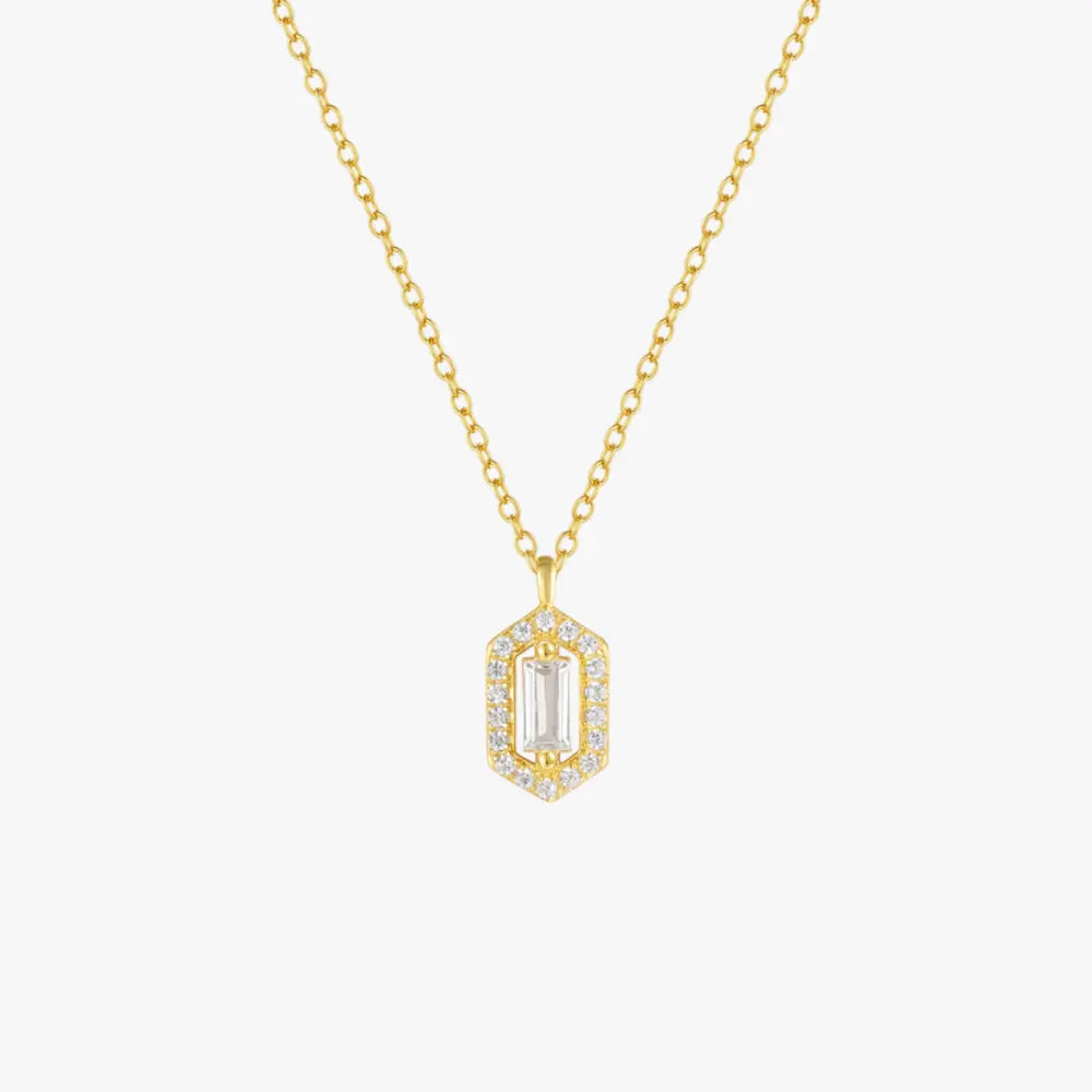 Collar de elegancia geométrica