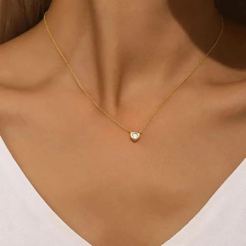 Collier avec pendentif en zircon en forme de cœur