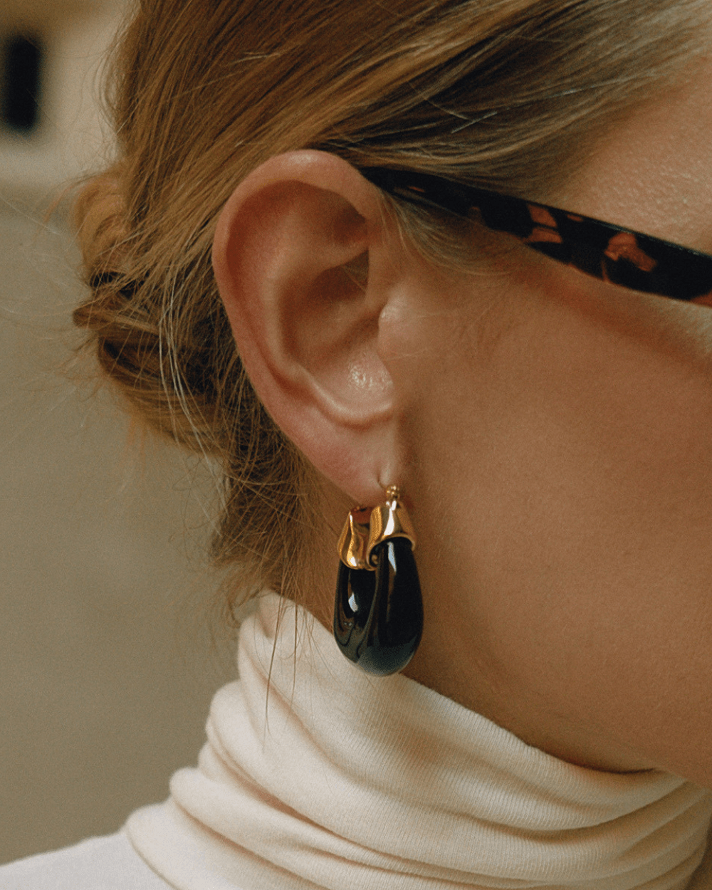 Aurora Curve Earrings – Black - mifjewelry
